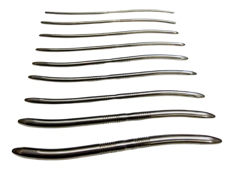 Soch kesish bilan porno Kuyov uxlayotgan qaynona pornosini sikadi